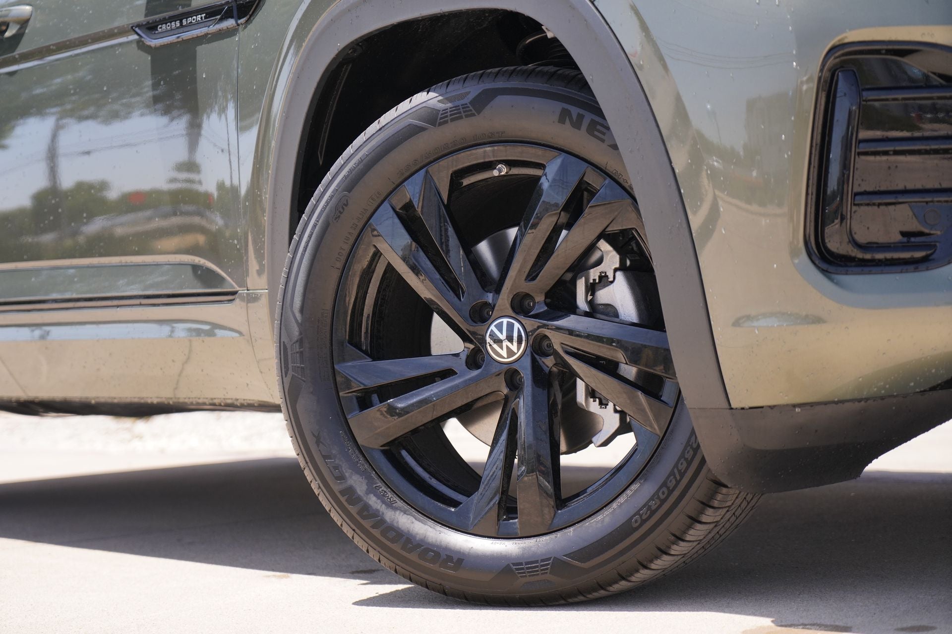 2026 Volkswagen Atlas Cross Sport 2.0T SEL R-Line Black 4MOTION