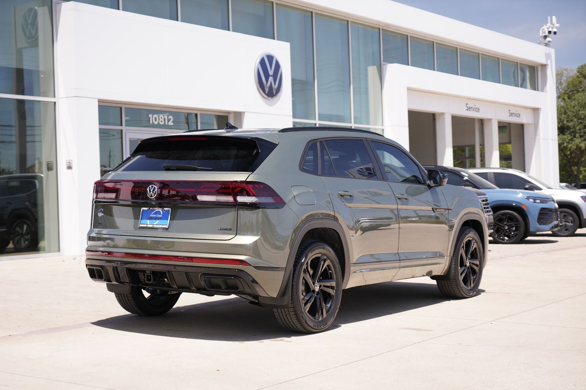 2026 Volkswagen Atlas Cross Sport 2.0T SEL R-Line Black 4MOTION
