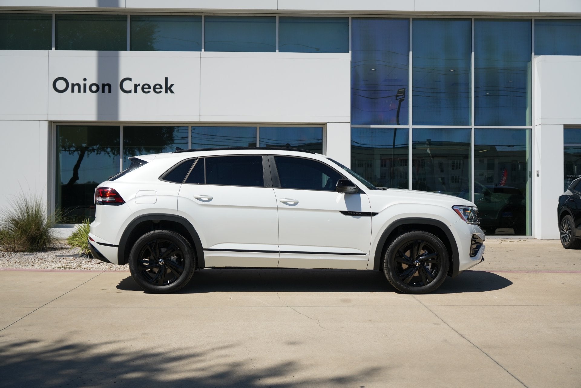 2026 Volkswagen Atlas Cross Sport 2.0T SEL R-Line Black
