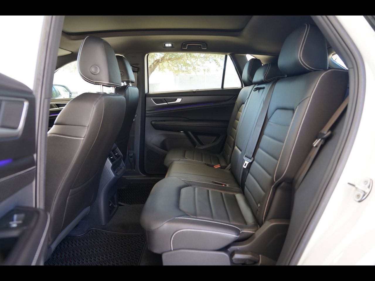 2026 Volkswagen Atlas Cross Sport 2.0T SEL R-Line Black