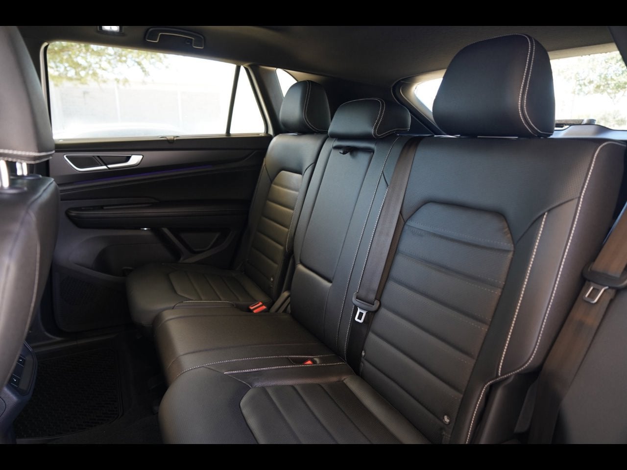 2026 Volkswagen Atlas Cross Sport 2.0T SEL R-Line Black