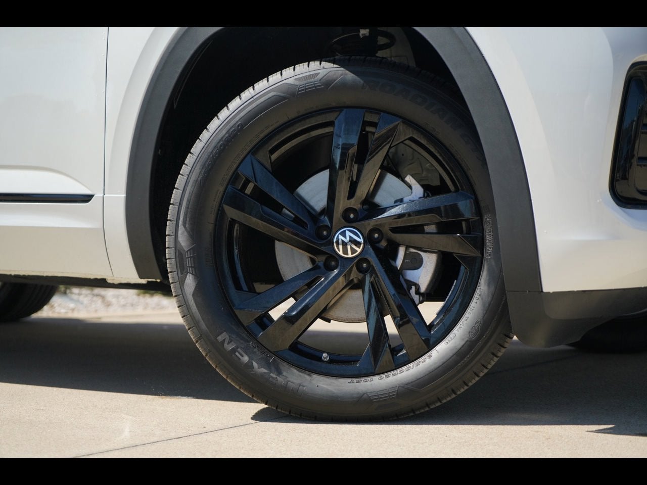 2026 Volkswagen Atlas Cross Sport 2.0T SEL R-Line Black