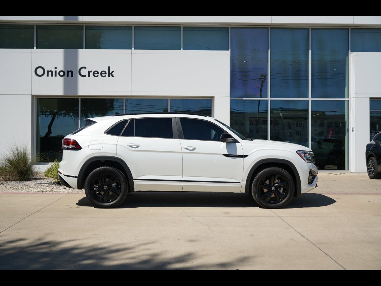 2026 Volkswagen Atlas Cross Sport 2.0T SEL R-Line Black