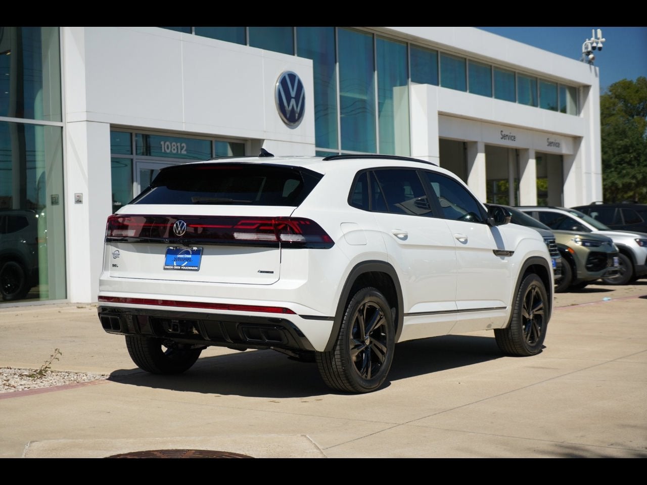 2026 Volkswagen Atlas Cross Sport 2.0T SEL R-Line Black
