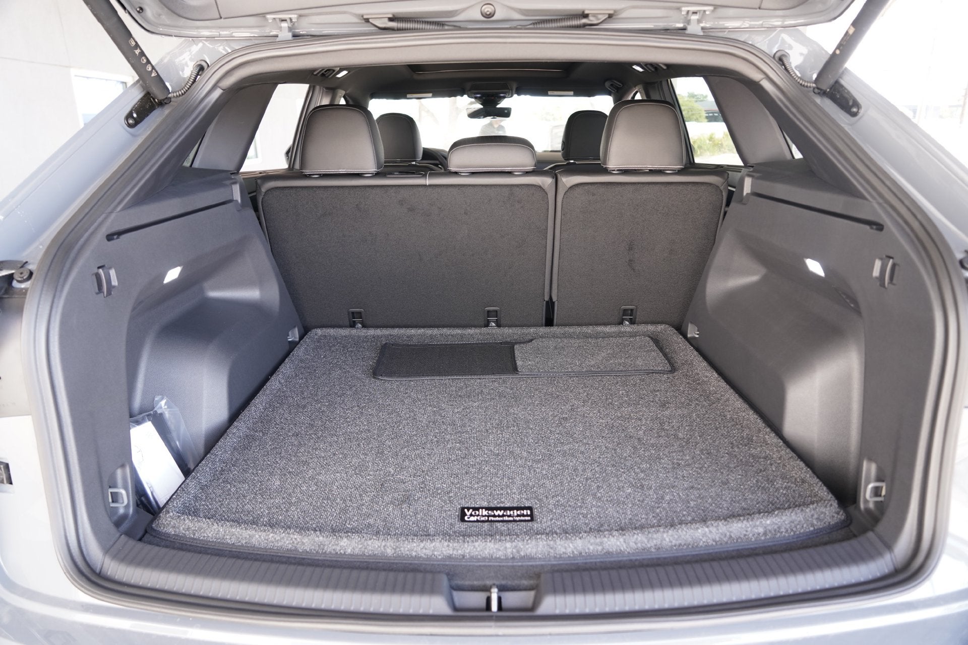 2026 Volkswagen Atlas Cross Sport SEL R-Line Black