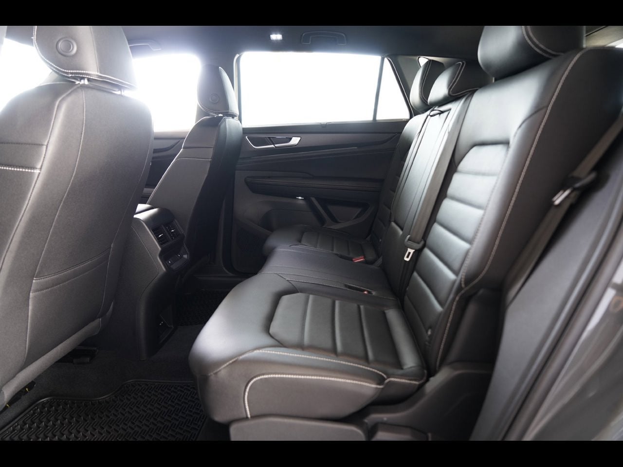 2026 Volkswagen Atlas Cross Sport SEL R-Line Black
