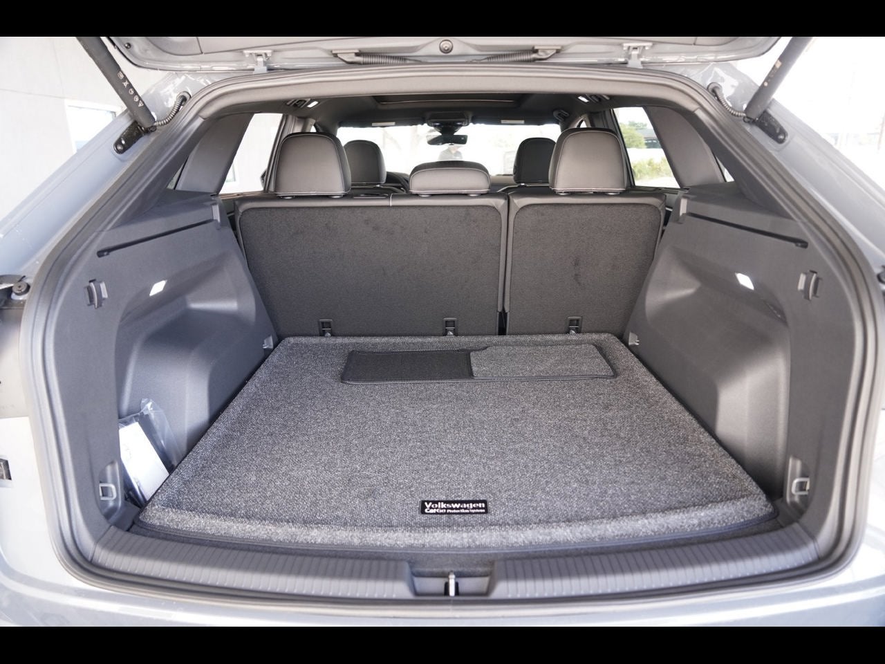2026 Volkswagen Atlas Cross Sport SEL R-Line Black