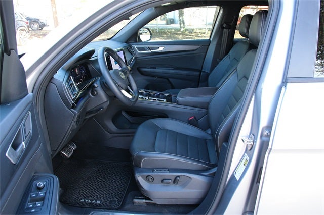 2025 Volkswagen Atlas Cross Sport 2.0T SEL R-Line Black