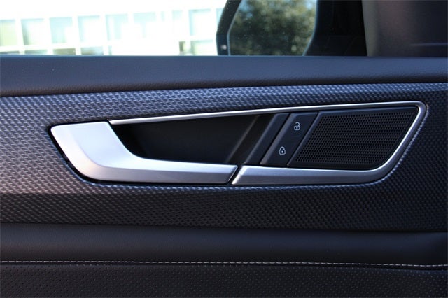 2025 Volkswagen Atlas Cross Sport 2.0T SEL R-Line Black