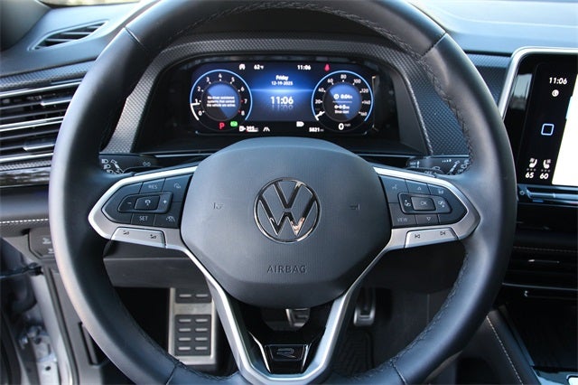 2025 Volkswagen Atlas Cross Sport 2.0T SEL R-Line Black