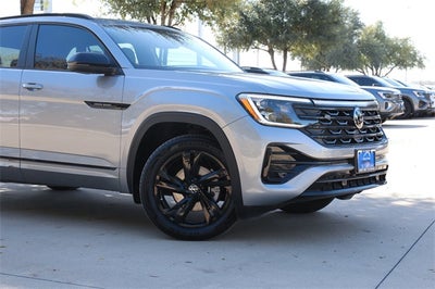 2025 Volkswagen Atlas Cross Sport 2.0T SEL R-Line Black