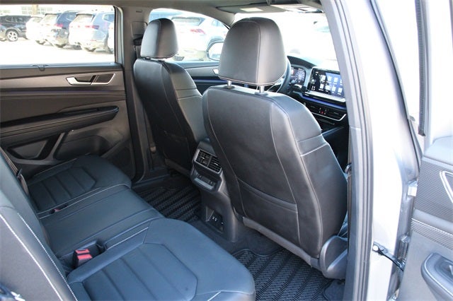 2025 Volkswagen Atlas Cross Sport 2.0T SEL R-Line Black