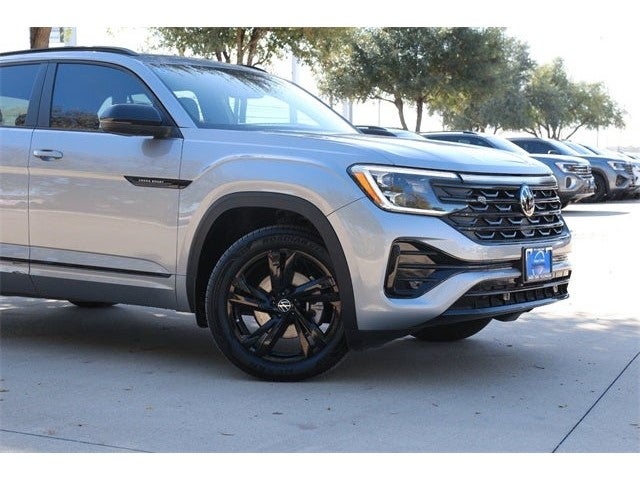 2025 Volkswagen Atlas Cross Sport 2.0T SEL R-Line Black