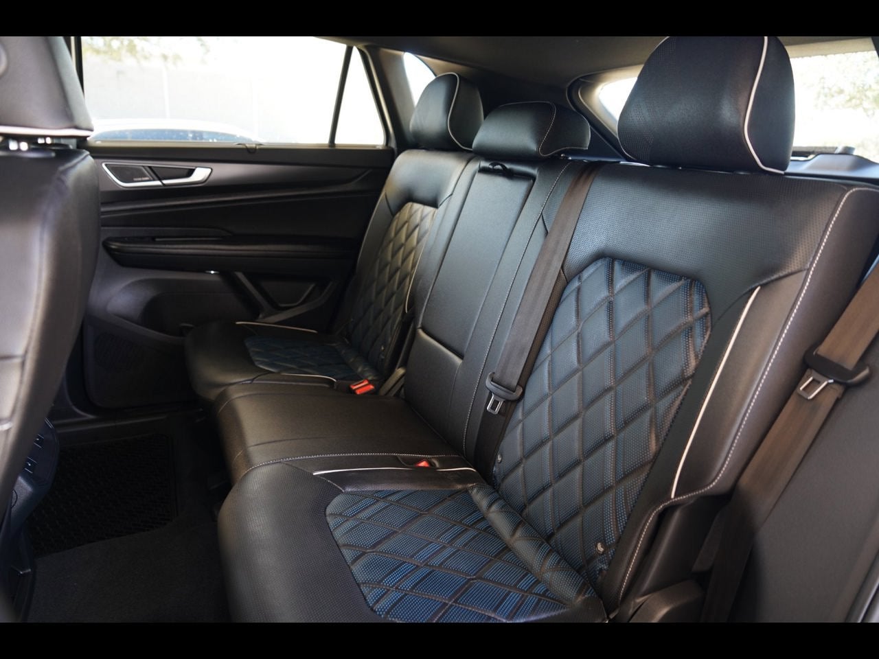 2026 Volkswagen Atlas Cross Sport 2.0T SEL Premium R-Line