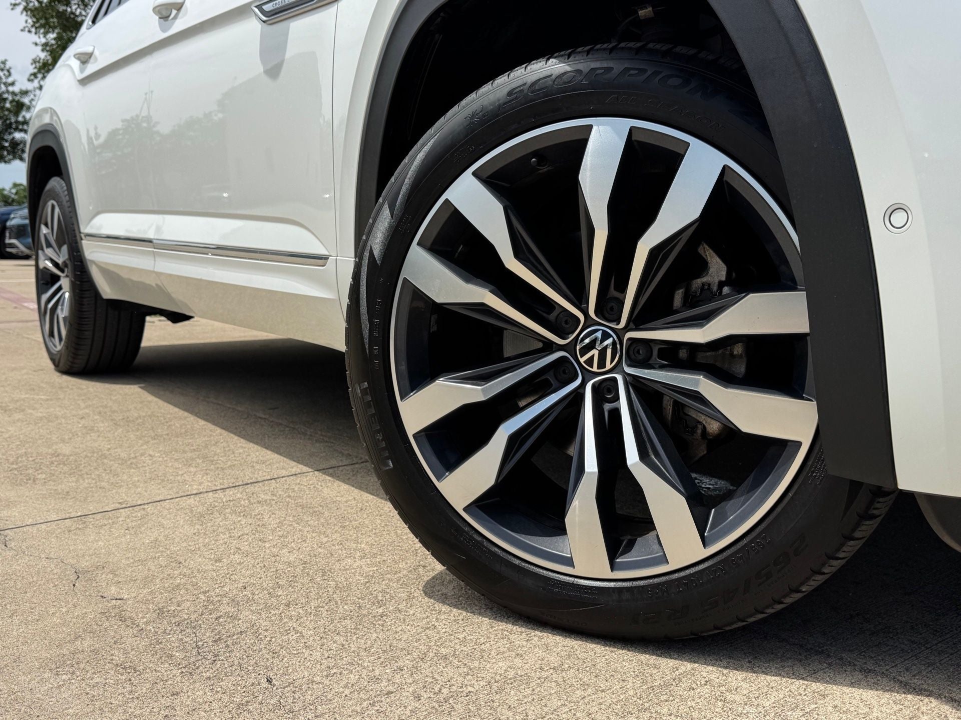 2022 Volkswagen Atlas Cross Sport 3.6L V6 SEL Premium R-Line