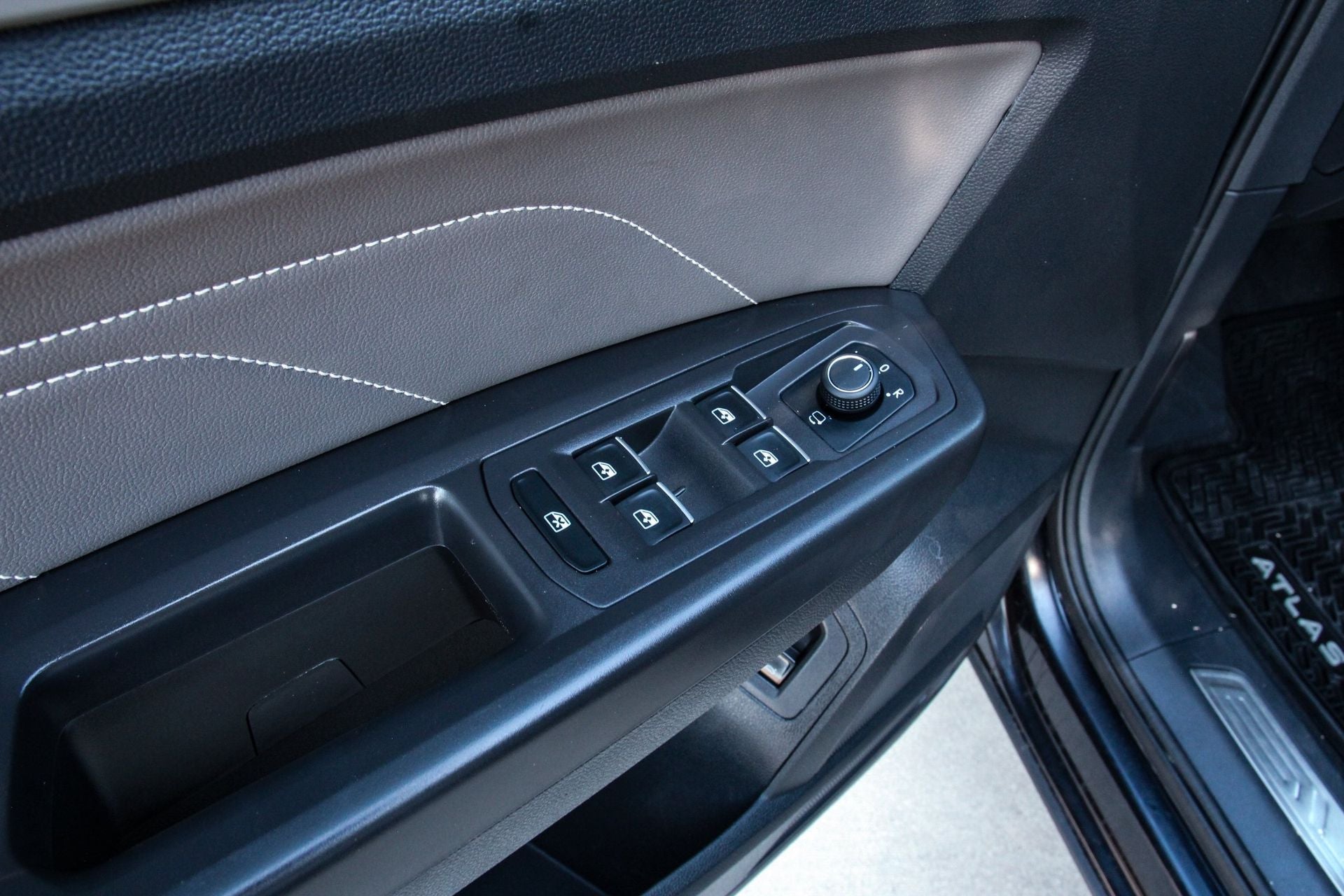 2023 Volkswagen Atlas Cross Sport 3.6L V6 SEL Premium R-Line