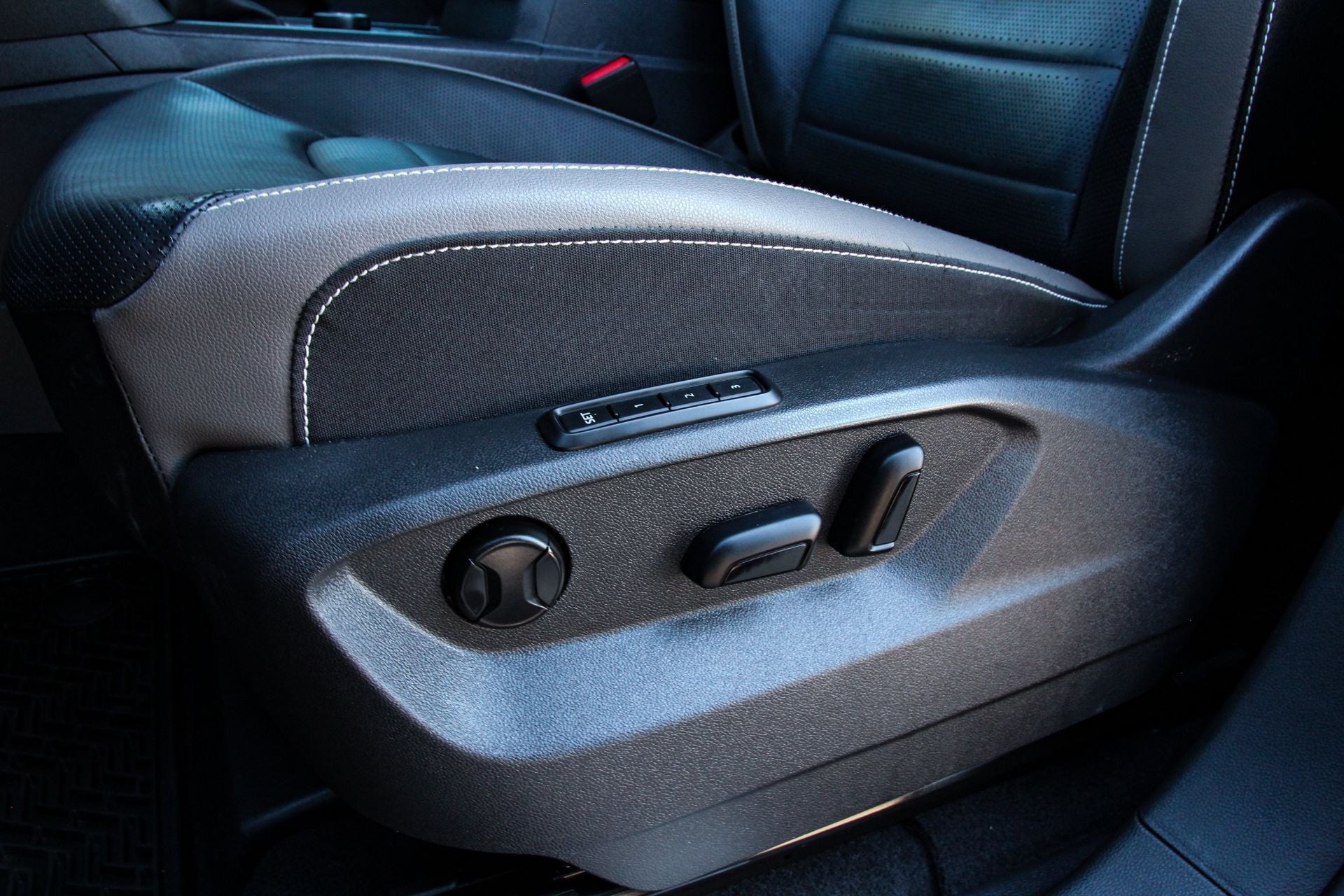 2023 Volkswagen Atlas Cross Sport 3.6L V6 SEL Premium R-Line