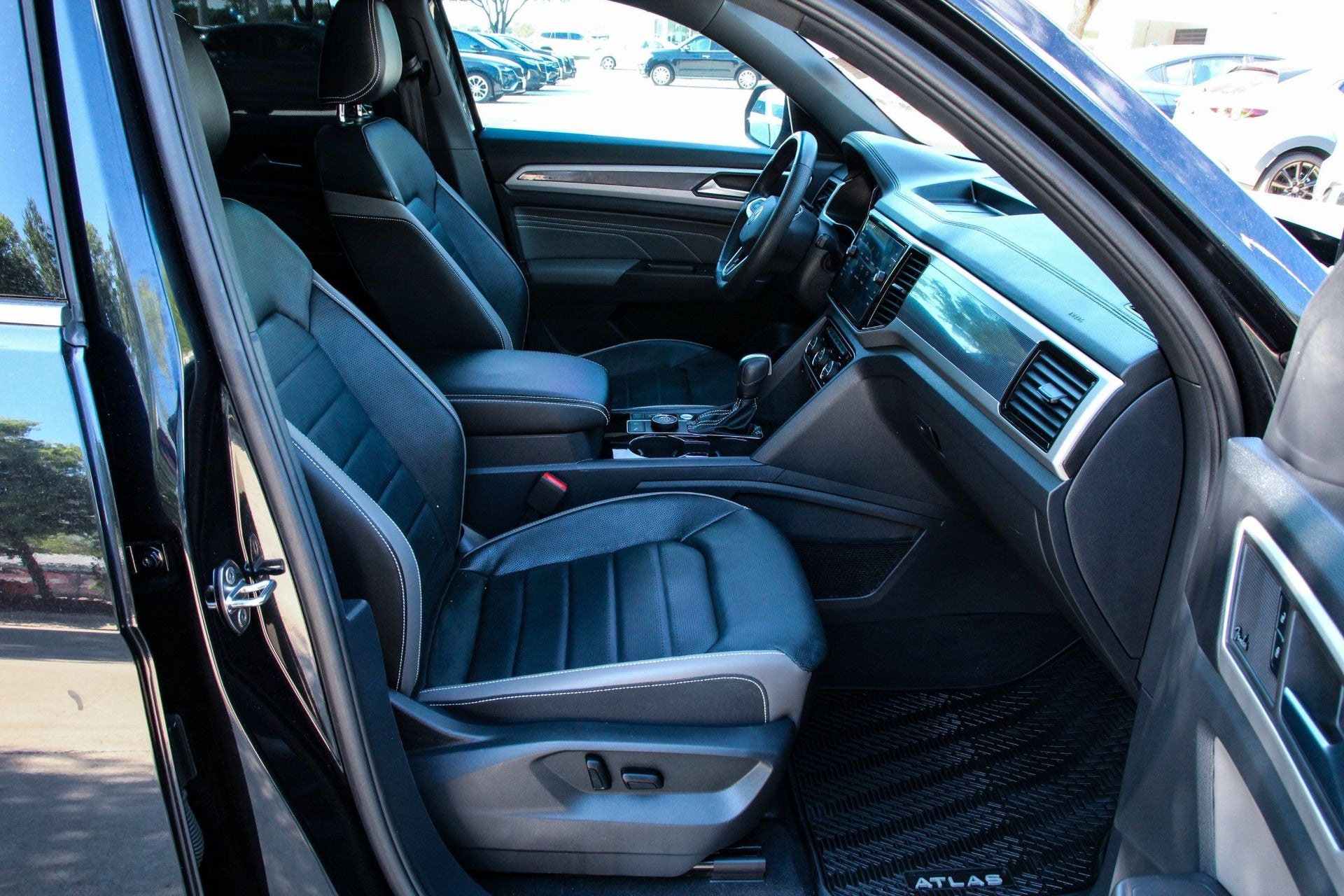 2023 Volkswagen Atlas Cross Sport 3.6L V6 SEL Premium R-Line