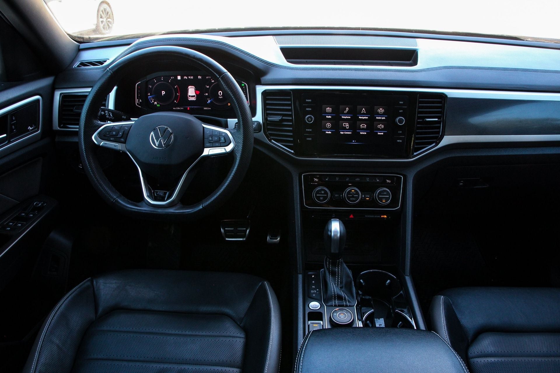 2023 Volkswagen Atlas Cross Sport 3.6L V6 SEL Premium R-Line