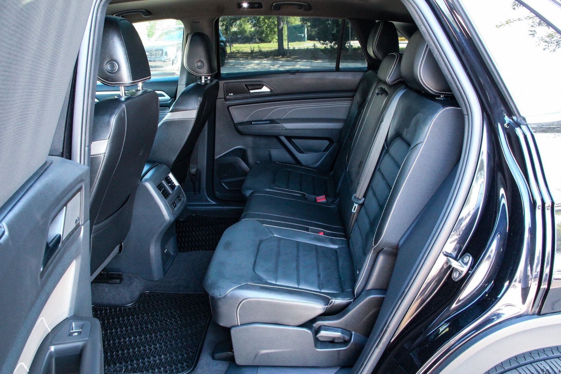 2023 Volkswagen Atlas Cross Sport 3.6L V6 SEL Premium R-Line