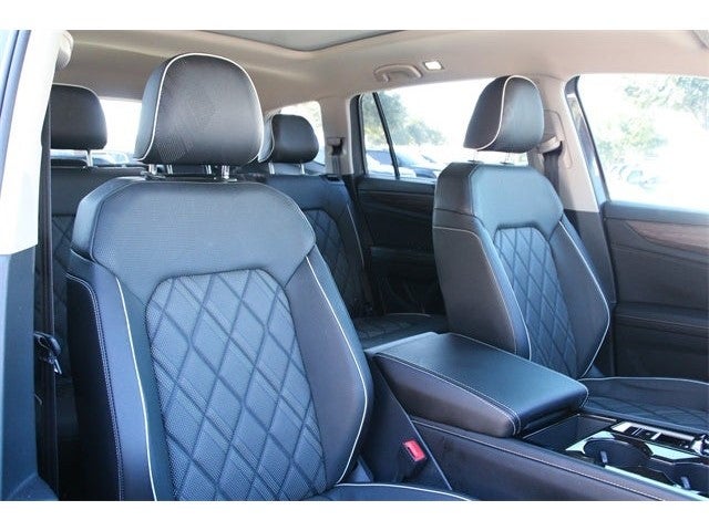 2025 Volkswagen Atlas 2.0T SEL Premium R-Line