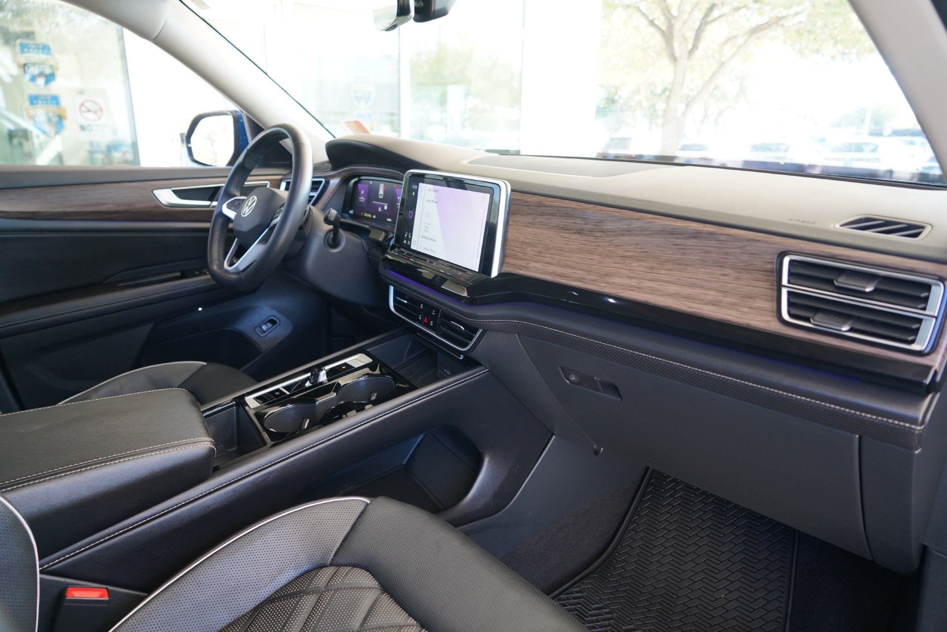 2025 Volkswagen Atlas 2.0T SEL Premium R-Line
