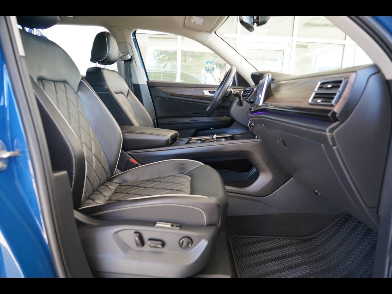 2025 Volkswagen Atlas 2.0T SEL Premium R-Line
