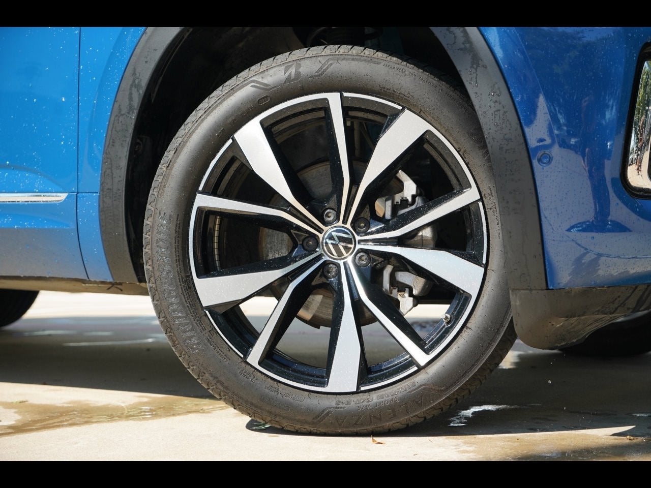 2025 Volkswagen Atlas 2.0T SEL Premium R-Line