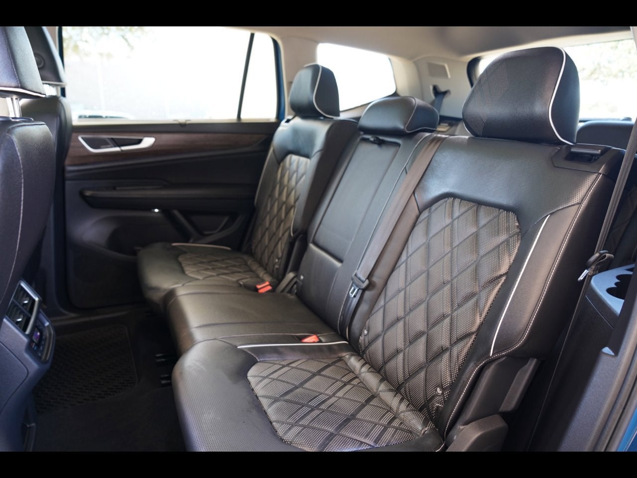 2025 Volkswagen Atlas 2.0T SEL Premium R-Line