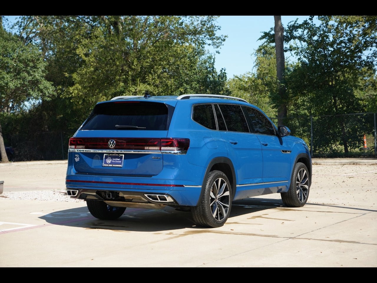 2025 Volkswagen Atlas 2.0T SEL Premium R-Line