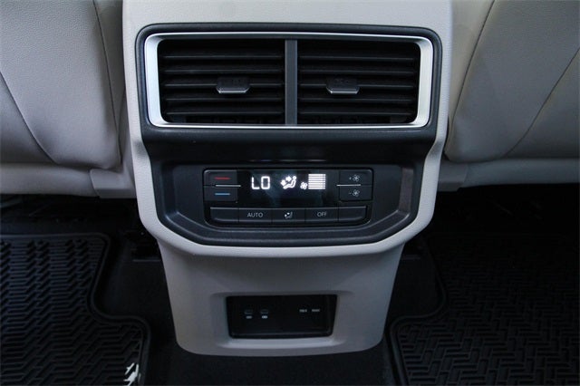 2025 Volkswagen Atlas 2.0T SE w/ Technology