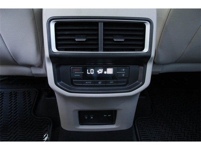 2025 Volkswagen Atlas 2.0T SE w/ Technology