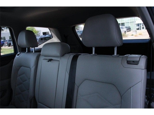 2025 Volkswagen Atlas 2.0T SE w/ Technology