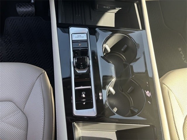 2025 Volkswagen Atlas 2.0T SE w/ Technology