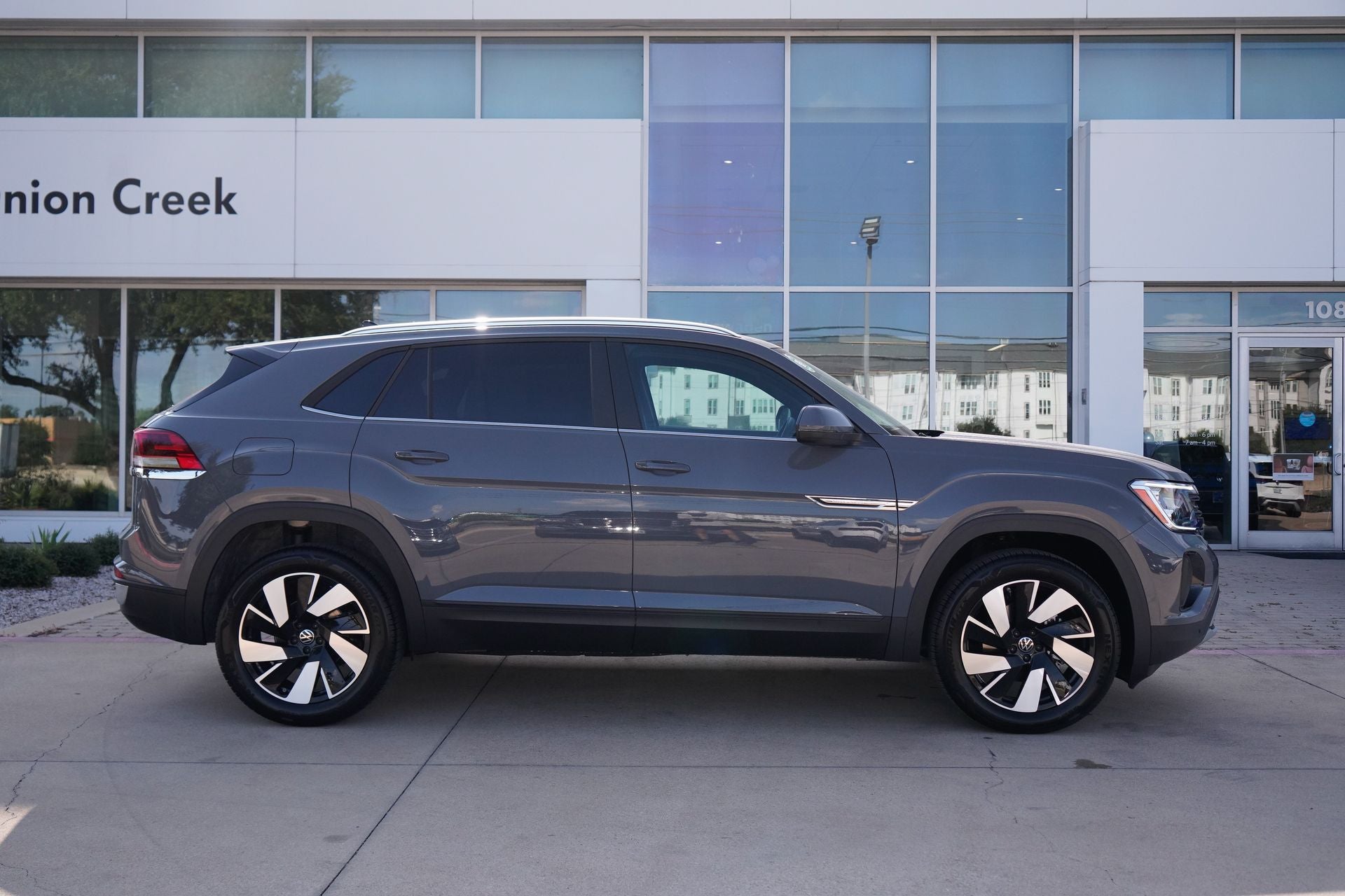 2026 Volkswagen Atlas Cross Sport 2.0T SE W/TECHNOLOGY