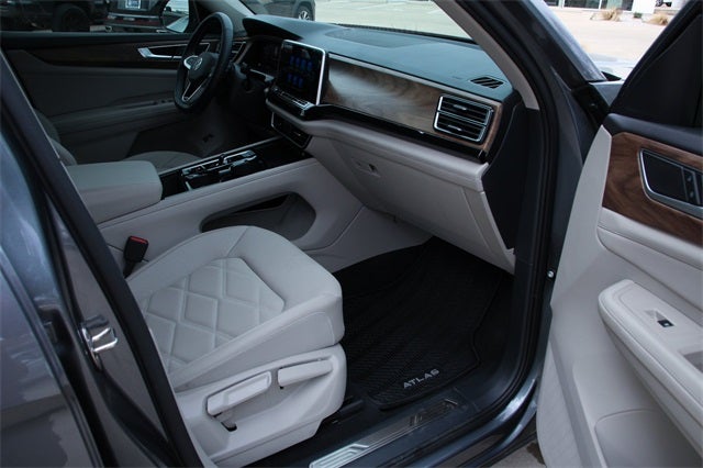 2025 Volkswagen Atlas 2.0T SE w/Technology