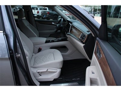 2025 Volkswagen Atlas 2.0T SE w/Technology