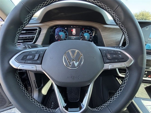 2025 Volkswagen Atlas 2.0T SE w/ Technology