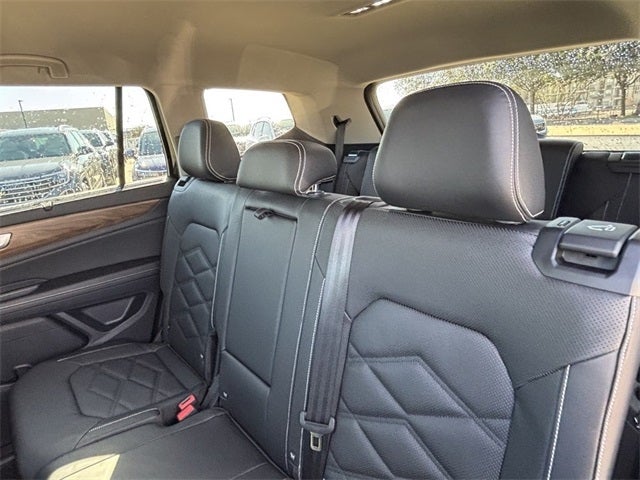 2025 Volkswagen Atlas 2.0T SE w/ Technology