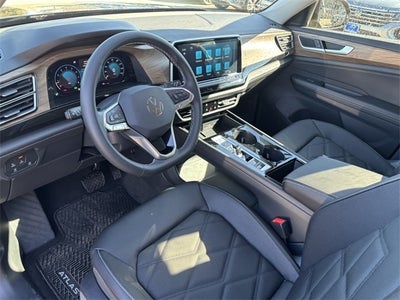 2025 Volkswagen Atlas 2.0T SE w/ Technology