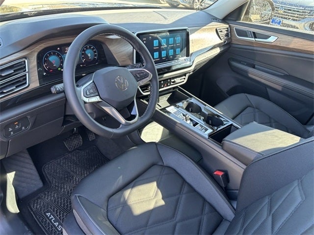 2025 Volkswagen Atlas 2.0T SE w/ Technology