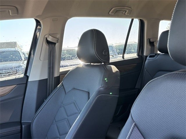 2025 Volkswagen Atlas 2.0T SE w/ Technology