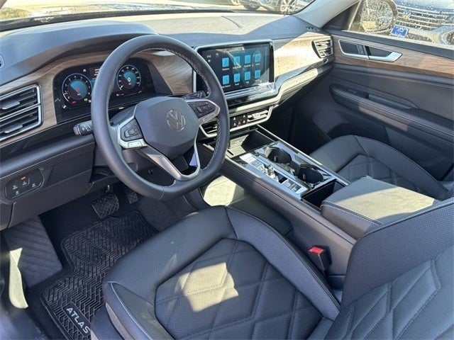 2025 Volkswagen Atlas 2.0T SE w/ Technology