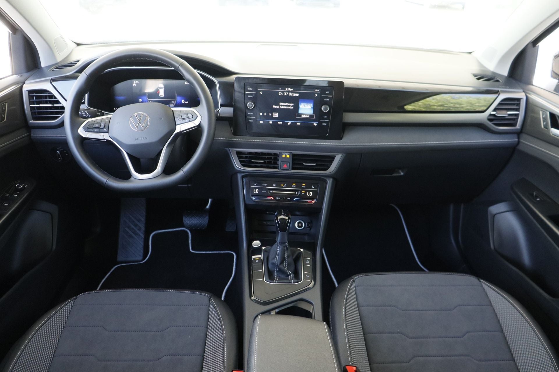 2026 Volkswagen Taos 1.5T SE Black