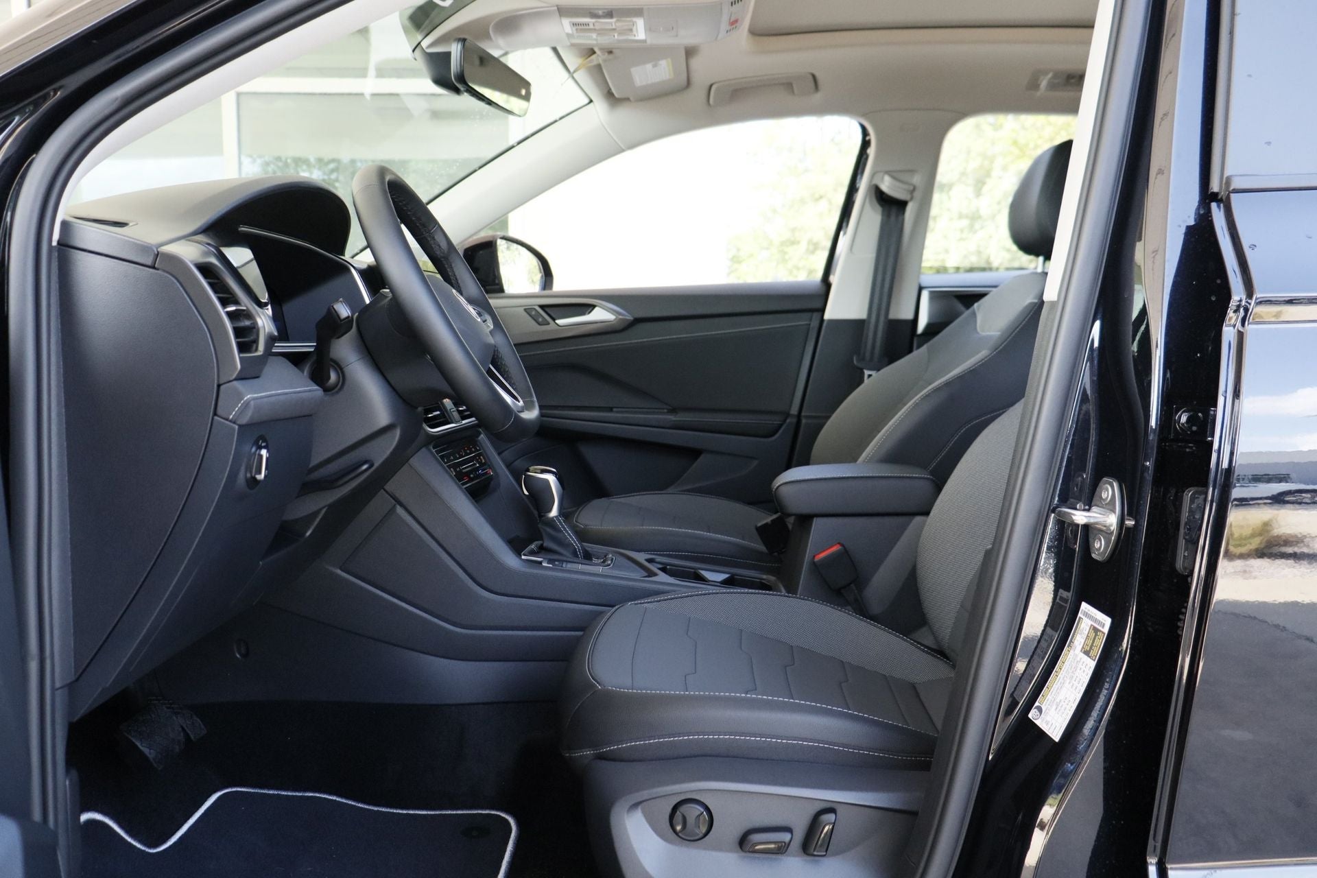 2026 Volkswagen Taos 1.5T SE Black