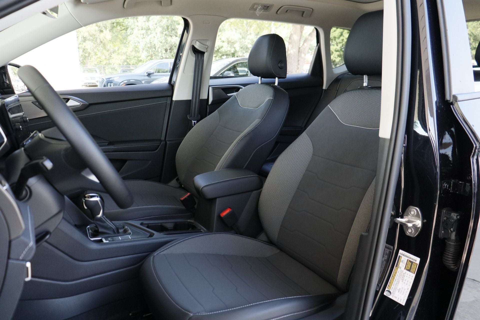 2026 Volkswagen Taos 1.5T SE Black