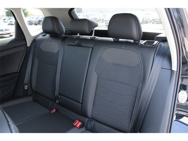 2026 Volkswagen Taos 1.5T SE Black