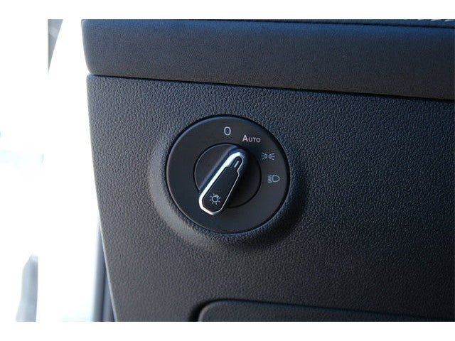 2026 Volkswagen Taos 1.5T SE Black