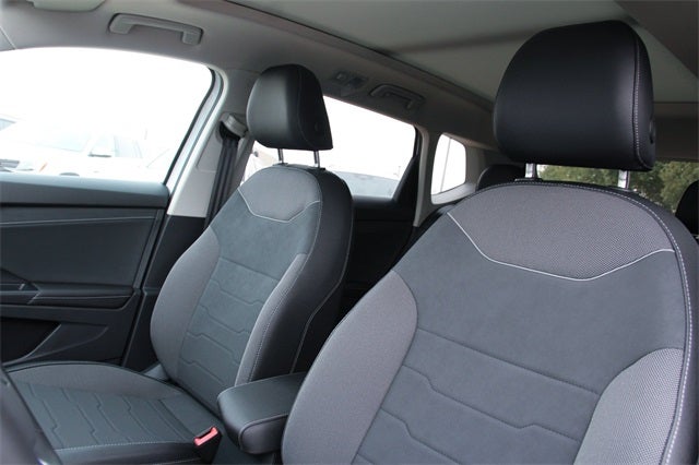 2026 Volkswagen Taos 1.5T SE Black