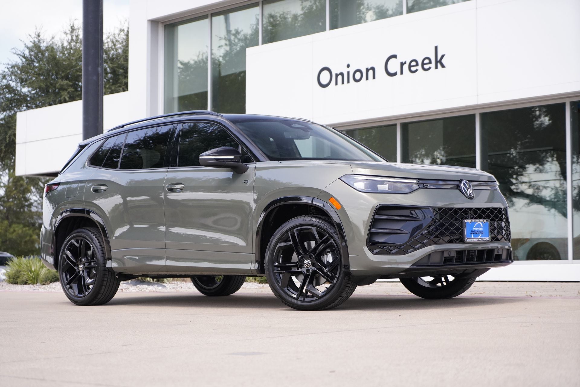 2026 Volkswagen Tiguan 2.0T SE R-Line Black